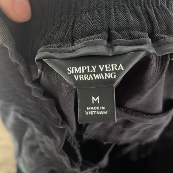 SIMPLY VERA VERA WANG Black Shorts - Picture 3 of 3